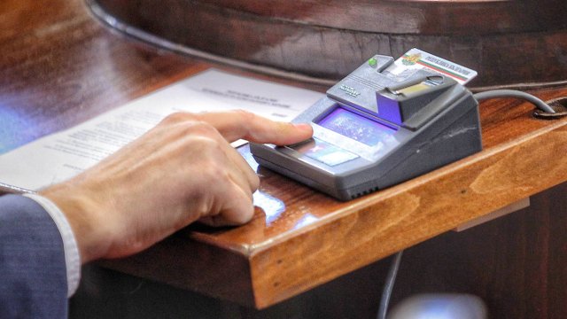 Със 77 гласа за 102 против и 16 въздържал се