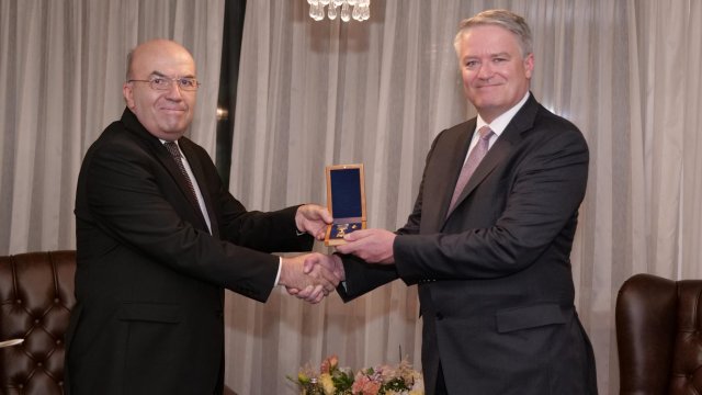 На 6 ноември министърът на външните работи Николай Милков награди