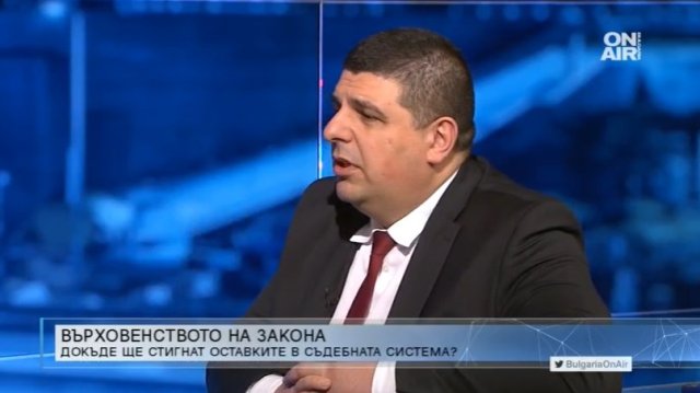 Управляващата коалиция иска главният прокурор Иван Гешев да подаде оставка