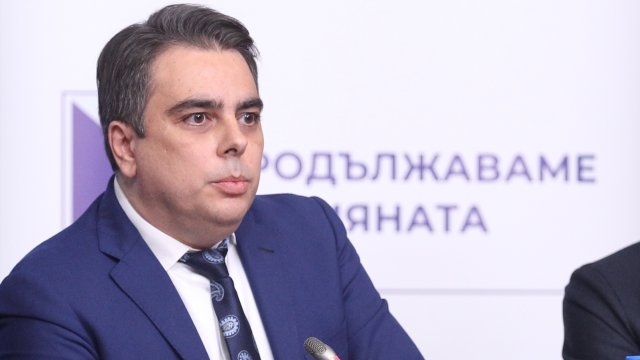 Асен Василев съпредседател на Продължаваме промяната коментира съобщението на служебното