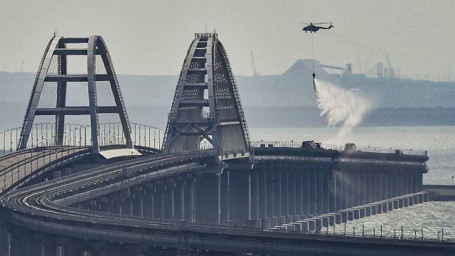 Днешната експлозия на Кримския мост се случи само ден след