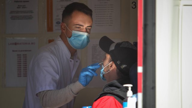 Близо 2300 нови случая на коронавирус са регистрирани през последното