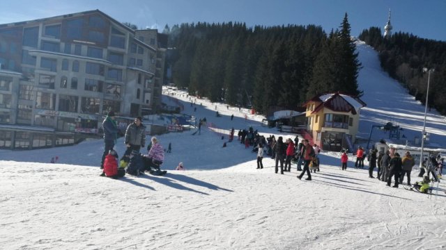 Пампорово откри ски сезона ден по-рано, заради обилния снеговалеж и