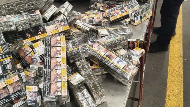 Близо 920 000 къса контрабандни цигари откриха митническите служители при