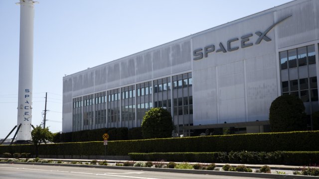 Федералните власти дадоха на SpaceX позволение да свърже редица превозни