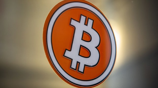 Украинският президент Володимир Зеленски подписа закон за виртуалните активи който