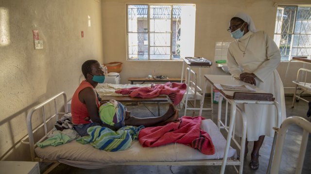"Южна Африка подготвя болниците си за прием на повече пациенти,