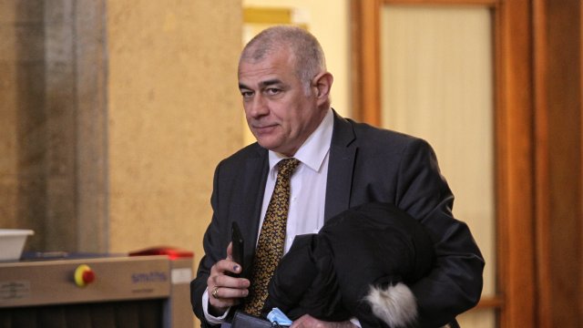 В Софийската градска прокуратура СГП е постъпил сигнал от министъра