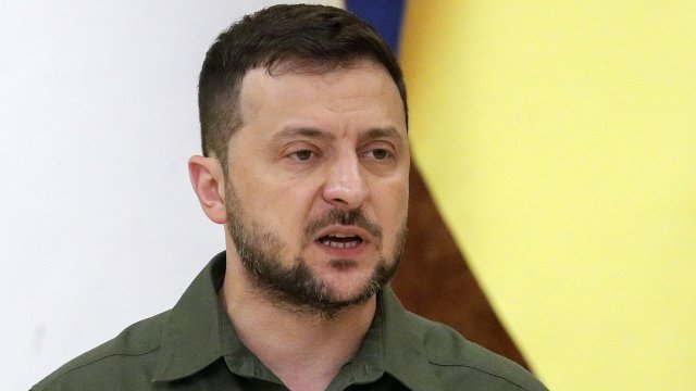 Украинският президент Володимир Зеленски обяви снощи че слага край на