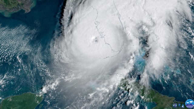 Мощният ураган Иън помете в сряда Флорида след като бурните