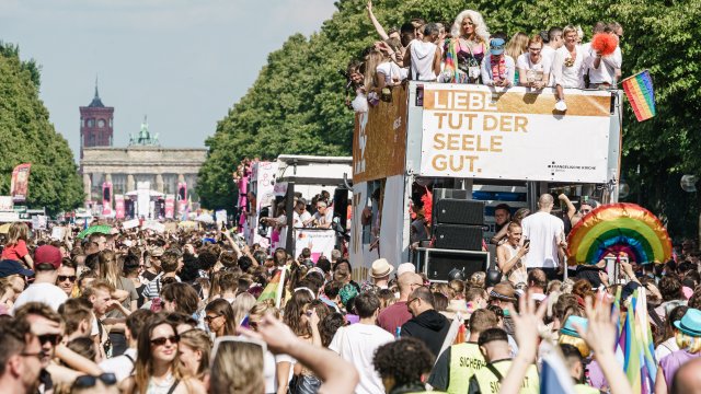 Близо половин милион души участваха в ежегодния парад в Берлин