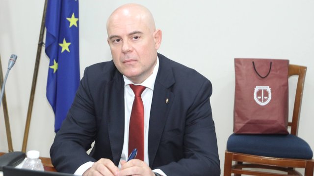 Главният прокурор Иван Гешев заяви в Перник че прокуратурата ще