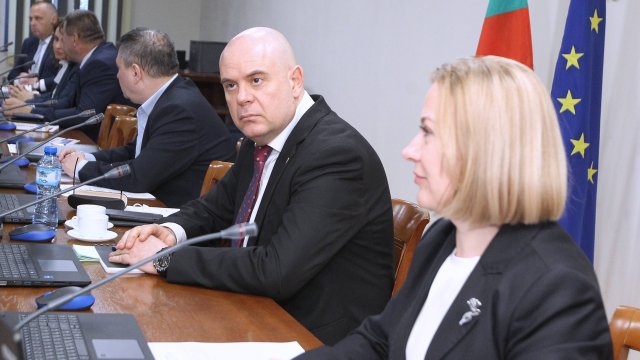 Върховният административен съд определи като допустимо искането на правосъдния министър