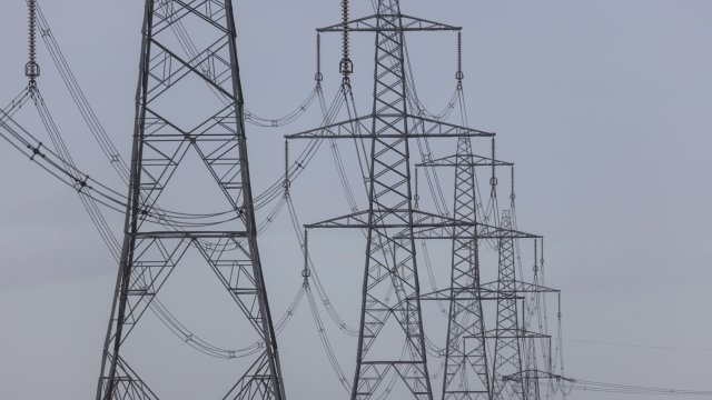 Високите цени на тока събират на спешна среща работодателските организации