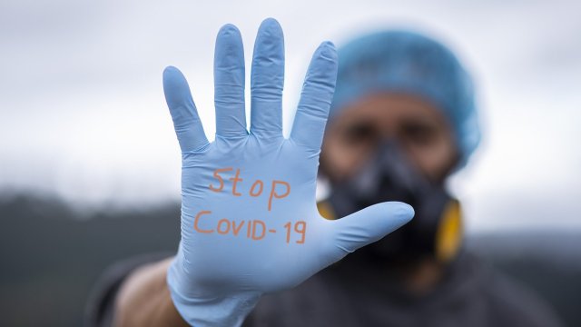 "Цунами" от заразени с Ковид-19 ще блокира здравните системи на