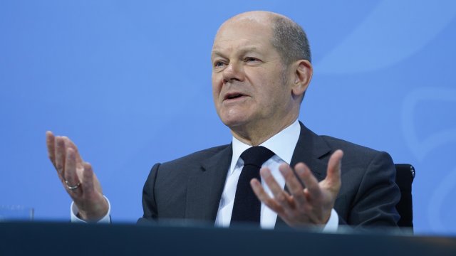 За да се ограничи бясното разпространение на вариантa Омикрон канцлерът Шолц