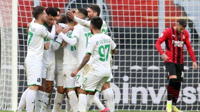 Милан пропусна златен шанс да излезе на върха след като