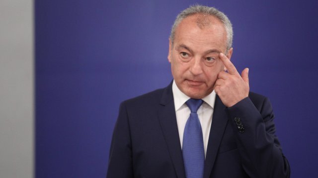 Дни преди разпускането на 47 ия парламент се разширява списъкът с