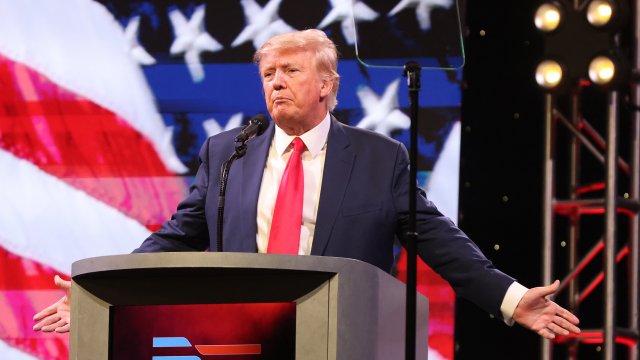 Доналд Тръмп смята че на американските учители трябва да бъде