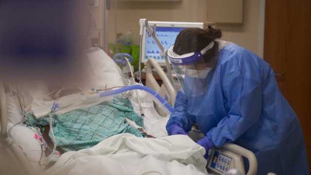 Клаудия Мюлер тренира на бягащата пътека Останала е без дъх