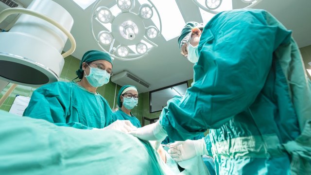 Хирург в Австрия е била глобена след като ампутирала грешния