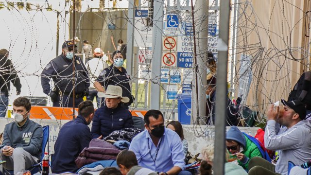 Дали подходът към руснаците напускащи родината си и отказващи да