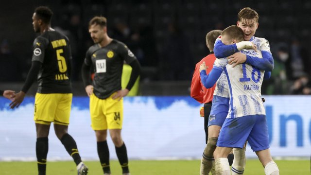 Борусия Дортмунд стана за резил и загуби гостуването си на