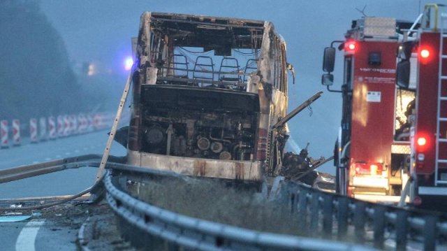 Продължава разследването на тежката катастрофа с 45 жертви на АМ