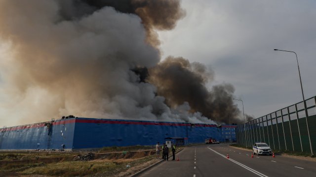 Седем души загинаха при пожар снощи в склад за цветя