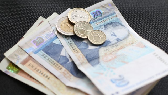 Кабинетът овладя напрежението и засега бизнесът се оттегли от националния