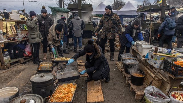 Хуманитарен конвой с помощи за жителите на обсадения Мариупол не