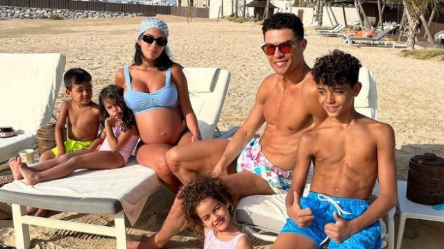 Кристиано Роналдо планира сватбата си с Джорджина Родригес пишат от