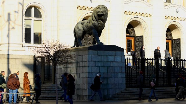 Сигнал за поставено взривно устройство опразни временно Съдебната палата тази