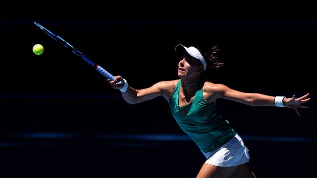 Първата ни ракета Виктория Томова отпадна още на старта на