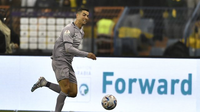 Кристиано Роналдо реализира четири гола при победата на Ал Насър с