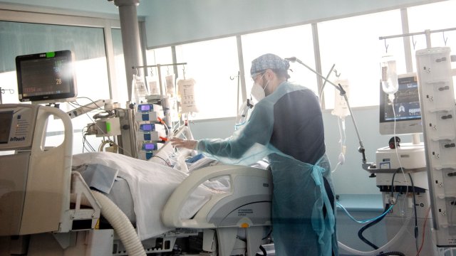 Насред вълната от Омикрон много хора които са преболедували се