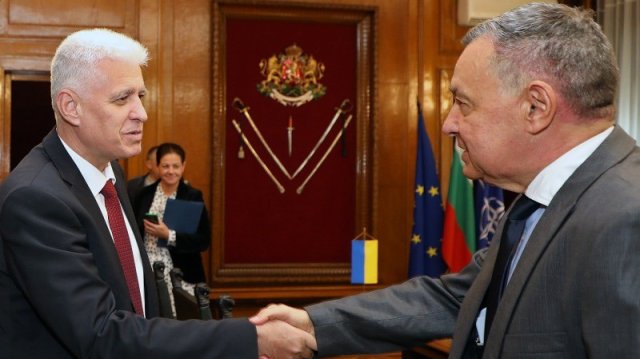 350 медицински пакета за 35 000 украински военнослужещи ще предостави