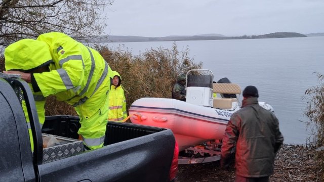 Откриха лодката на двамата рибари изчезнали в Мадренското езеро край