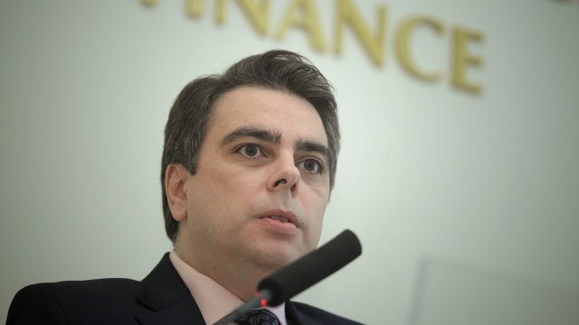 Финансовото министерство пое още триста милиона лева нов дълг става