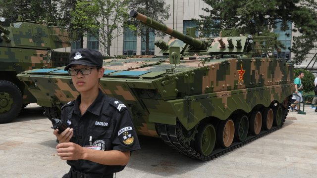 Китай започна най-големите военни учения в историята си около Тайван.