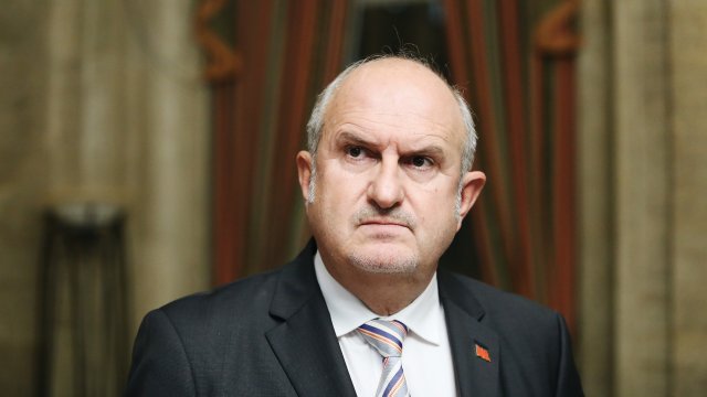 Зоран Заев остава на премиерския пост в Северна Македония за