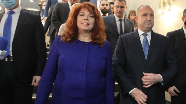 Липсата на решителност да се противопоставят на т нар прагматична политика