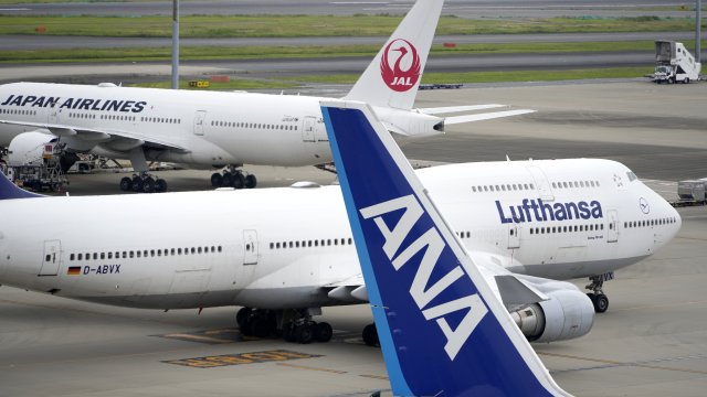 Авиокомпанията Lufthansa AG не очаква нормализиране на полетите преди следващата