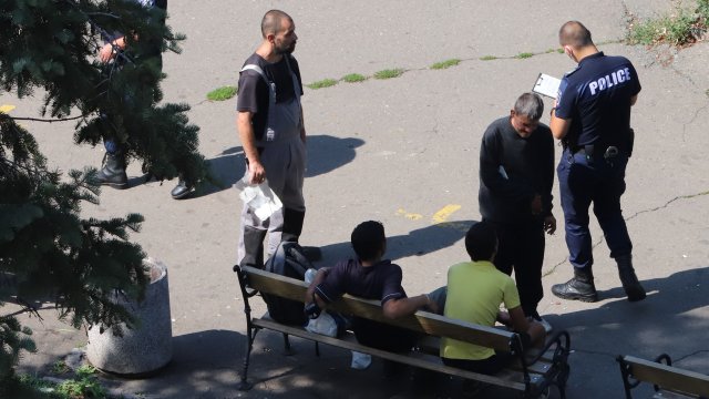 СДВР задържа 37 мигранти при няколко спецакции на територията на