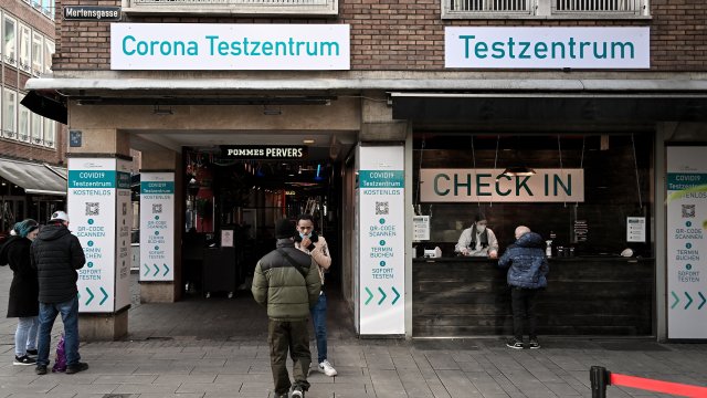 Германия обяви пореден връх на новите случаи с коронавирус на