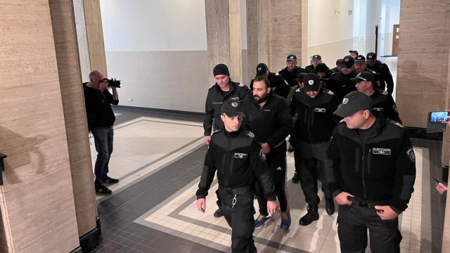 Имената на задържаните четирима са Леонид Аксакал Амран Абдулрами е сириец