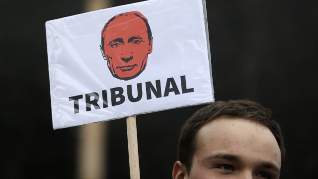 Международен трибунал или негов еквивалент, според който Русия може да
