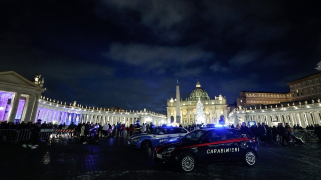 Днес католиците могат да се поклонят във Ватикана на бившия