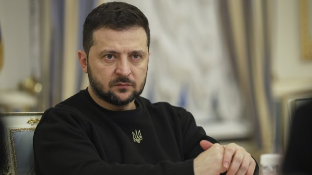 По време на телефонен разговор президентът на Украйна Володимир Зеленски