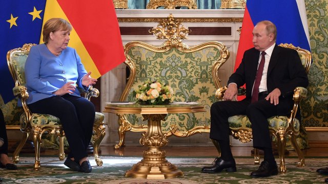 Бившият германски канцлер Ангела Меркел запази публично мълчание в продължение